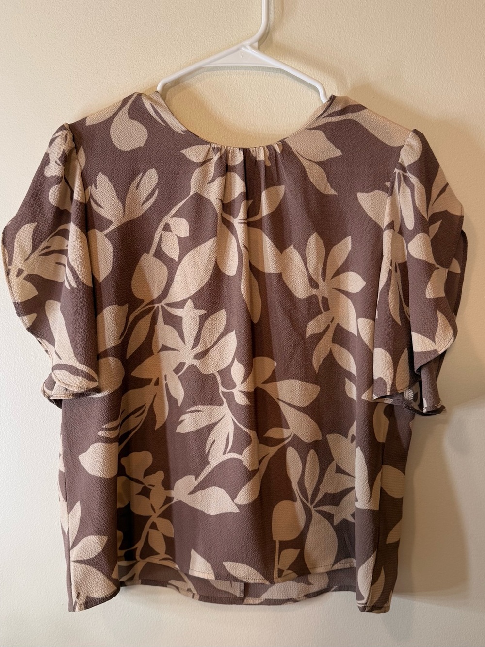 Liz Claiborne Taupe and Cream Leaf Print Blouse